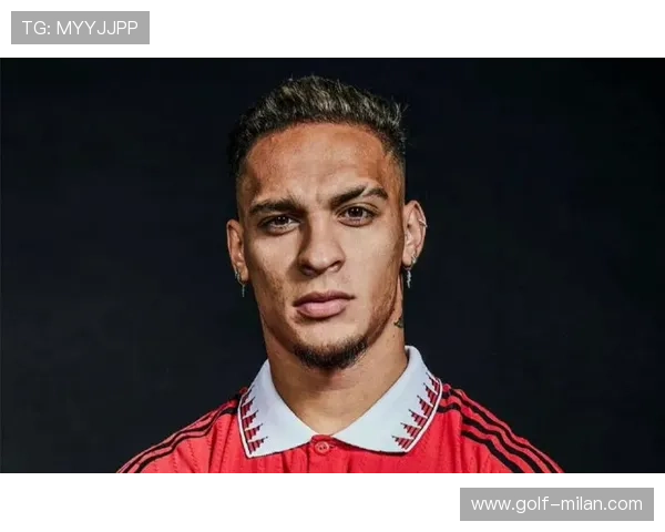 足球颜值天花板大集合：这些球星的迷人面容让你眼前一亮